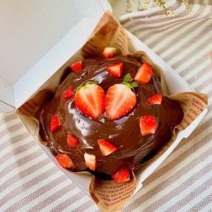 Bolo de chocolate Vulcão com Morango